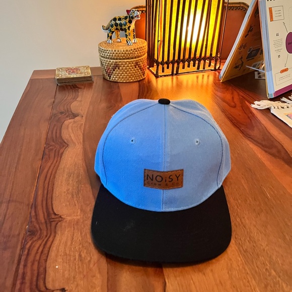 New trucker style hat - Picture 2 of 4